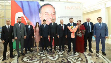 Ulu Öndərin anadan olmasının 100 illiyi Aktau şəhərində təntənəli şəkildə qeyd edilib - FOTO Ulu Öndərin anadan olmasının 100 illiyi Aktau şəhərində təntənəli şəkildə qeyd edilib - FOTO
