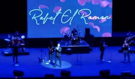 Rafet El Roman yenidən Bakıda konsert verib - FOTO Rafet El Roman yenidən Bakıda konsert verib - FOTO