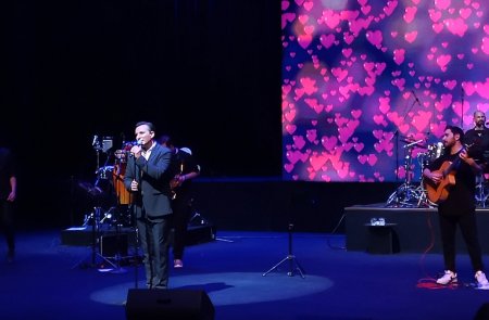Rafet El Roman yenidən Bakıda konsert verib - FOTO Rafet El Roman yenidən Bakıda konsert verib - FOTO
