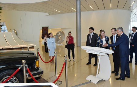 İsrail Dövlətinin Prezidenti və xanımı Heydər Əliyev Mərkəzi ilə tanış olublar - FOTOLAR