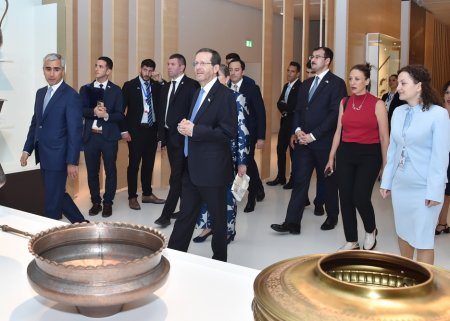 İsrail Dövlətinin Prezidenti və xanımı Heydər Əliyev Mərkəzi ilə tanış olublar - FOTOLAR