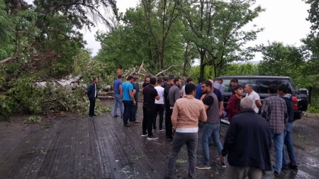Leysan xarakterli yağışlar nəticəsində Bakı-Şamaxı-Yevlax avtomobil yolu birtərəfli bağlanıb