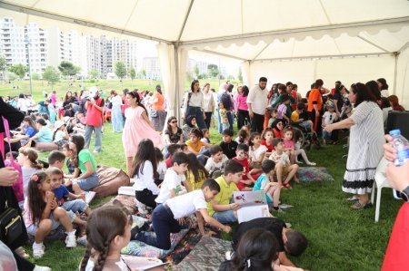 Heydər Əliyev Mərkəzinin parkında “Uşaq festivalı” təşkil olunub - FOTOLAR Heydər Əliyev Mərkəzinin parkında “Uşaq festivalı” təşkil olunub - FOTOLAR