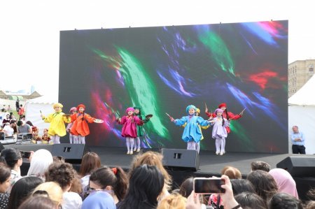 Heydər Əliyev Mərkəzinin parkında “Uşaq festivalı” təşkil olunub - FOTOLAR Heydər Əliyev Mərkəzinin parkında “Uşaq festivalı” təşkil olunub - FOTOLAR