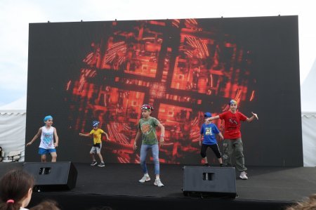 Heydər Əliyev Mərkəzinin parkında “Uşaq festivalı” təşkil olunub - FOTOLAR Heydər Əliyev Mərkəzinin parkında “Uşaq festivalı” təşkil olunub - FOTOLAR
