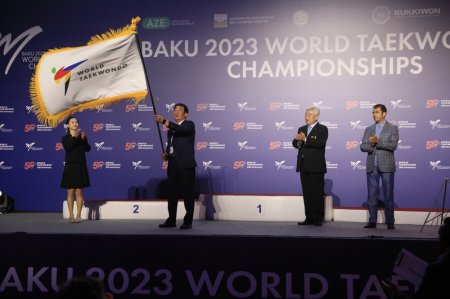 Taekvondo üzrə dünya çempionatının keçici bayrağı Azərbaycandan Çinə ötürülüb - FOTO Taekvondo üzrə dünya çempionatının keçici bayrağı Azərbaycandan Çinə ötürülüb - FOTO
