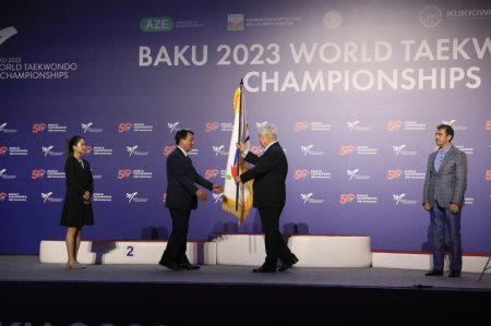 Taekvondo üzrə dünya çempionatının keçici bayrağı Azərbaycandan Çinə ötürülüb - FOTO Taekvondo üzrə dünya çempionatının keçici bayrağı Azərbaycandan Çinə ötürülüb - FOTO