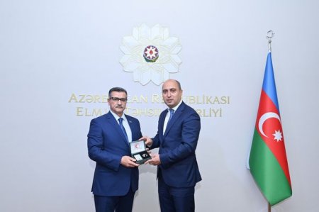Azərbaycan Qızıl Aypara Cəmiyyətinin prezidenti Novruz Aslanov və Azərbaycan Respublikası elm və təhsil naziri Emin Əmrullayev arasında görüş baş tutub Azərbaycan Qızıl Aypara Cəmiyyətinin prezidenti Novruz Aslanov və Azərbaycan Respublikası elm və təhsil naziri Emin Əmrullayev arasında görüş baş tutub