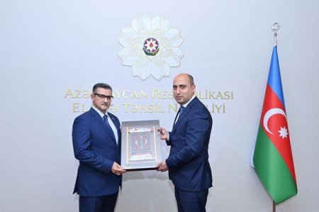 Azərbaycan Qızıl Aypara Cəmiyyətinin prezidenti Novruz Aslanov və Azərbaycan Respublikası elm və təhsil naziri Emin Əmrullayev arasında görüş baş tutub Azərbaycan Qızıl Aypara Cəmiyyətinin prezidenti Novruz Aslanov və Azərbaycan Respublikası elm və təhsil naziri Emin Əmrullayev arasında görüş baş tutub