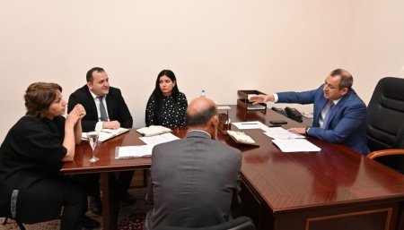 Milli Məclis sədrinin müavini vətəndaşların müraciətlərini dinləyib - FOTO Milli Məclis sədrinin müavini vətəndaşların müraciətlərini dinləyib - FOTO