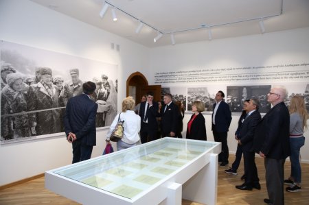 Beynəlxalq tədbirin iştirakçıları Şuşa şəhərində bərpa və yenidənqurma işləri ilə tanış olublar - FOTOLAR