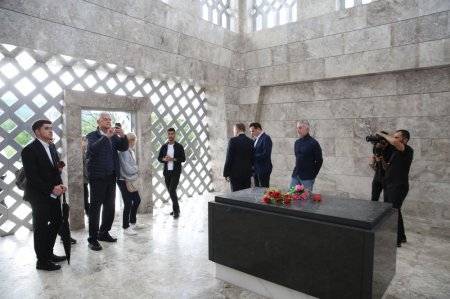 Beynəlxalq tədbirin iştirakçıları Şuşa şəhərində bərpa və yenidənqurma işləri ilə tanış olublar - FOTOLAR