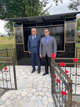 Novruz Aslanov kəndlərdə səyyar qəbul keçirdi -Fotolar Novruz Aslanov kəndlərdə səyyar qəbul keçirdi -Fotolar