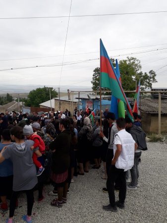  Şamaxı rayonu Göylər kəndində  şəhid Müşfiq Mecidovun xatirəsinə inşa olunmuş xatirə bulaq kompleksinin açılış mərasimi olub. - FOTOLAR