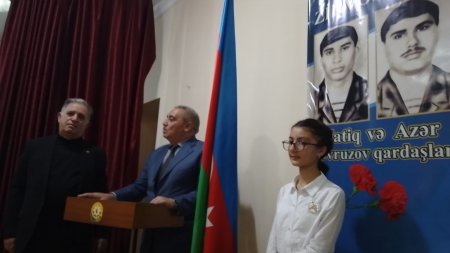 Şəhid Natiq və Azər Novruzov qardaşları adına Nərimanov rayonu 36 saylı tam orta məktəbdə şəhidlərimiz ehtiramla anıldı. - FOTOLAR Şəhid Natiq və Azər Novruzov qardaşları adına Nərimanov rayonu 36 saylı tam orta məktəbdə şəhidlərimiz ehtiramla anıldı. - FOTOLAR