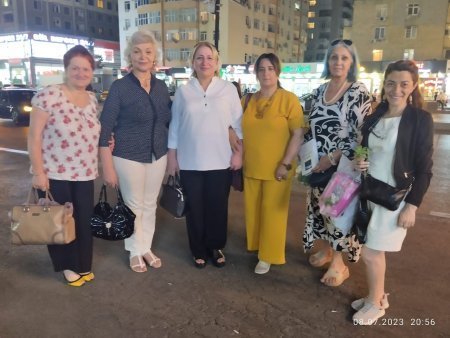 Turanxəbər.az saytının rəhbəri Güllər Bəhrəmovanın ötən gün ad günü idi - FOTO Turanxəbər.az saytının rəhbəri Güllər Bəhrəmovanın ötən gün ad günü idi - FOTO