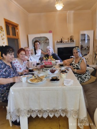 Turanxəbər.az saytının rəhbəri Güllər Bəhrəmovanın ötən gün ad günü idi - FOTO Turanxəbər.az saytının rəhbəri Güllər Bəhrəmovanın ötən gün ad günü idi - FOTO