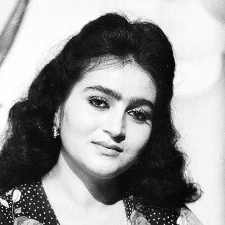 Əməkdar artist gənc halını göstərib, estetik əməliyyatları pislədi - FOTO