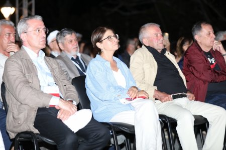 Vaqif Poeziya Günlərinə “Vaqif dünyası” tamaşası ilə yekun vurulub - FOTO Vaqif Poeziya Günlərinə “Vaqif dünyası” tamaşası ilə yekun vurulub - FOTO