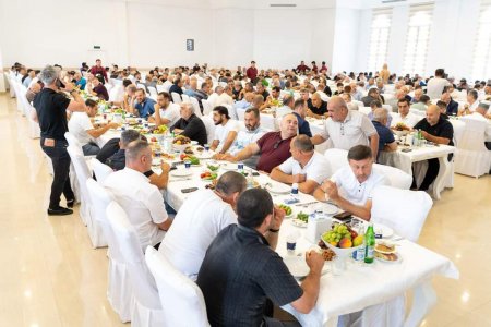 Mənsimovun atasının 40 məclisinə məşhurlar axın etdi - FOTO Mənsimovun atasının 40 məclisinə məşhurlar axın etdi - FOTO