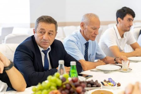 Mənsimovun atasının 40 məclisinə məşhurlar axın etdi - FOTO Mənsimovun atasının 40 məclisinə məşhurlar axın etdi - FOTO