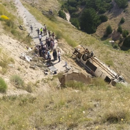 Türkiyədə baş verən avtobus qəzasında 7 nəfər ölüb, 22 nəfər yaralanıb - YENİLƏNİB