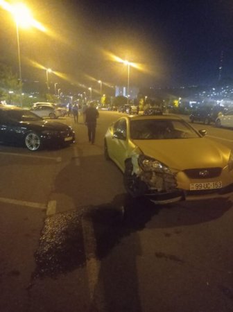 Авария в центре Баку: пьяная девушка за рулем ФОТО