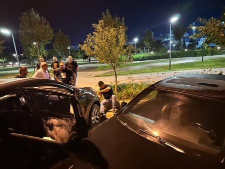 Авария в центре Баку: пьяная девушка за рулем ФОТО