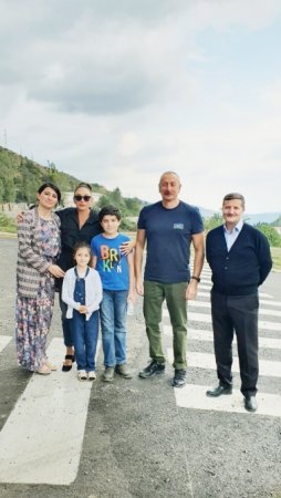 "Gedək bizim evimizdə çay içək" - Prezidentlə səmimi söhbət - FOTO
