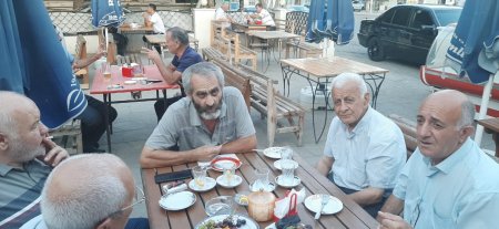 Sadə, çörəyi çörəkdən çıxan ürək adamı - FOTOLAR Sadə, çörəyi çörəkdən çıxan ürək adamı - FOTOLAR