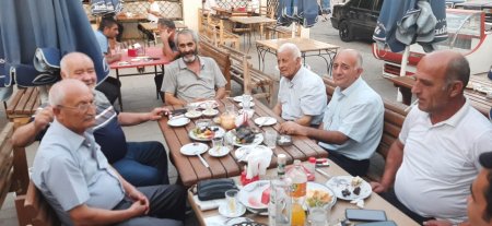 Sadə, çörəyi çörəkdən çıxan ürək adamı - FOTOLAR Sadə, çörəyi çörəkdən çıxan ürək adamı - FOTOLAR