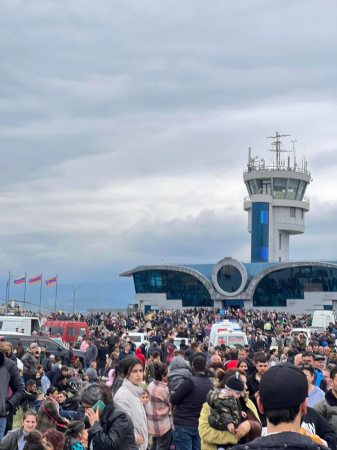 Hazırda Xankəndi aeroportunda izdiham yaşanır - FOTO