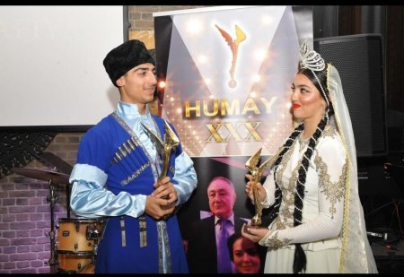 Ümummilli liderimiz Ulu öndər Heydər Əliyevin 100 illiyi münasibətilə silsilə tədbirlər çərçivəsində Gənc tamaşaçılar teatrında da tədbir keçirilib - FOTOLAR