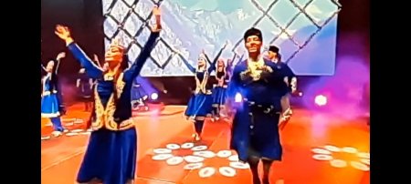Ümummilli liderimiz Ulu öndər Heydər Əliyevin 100 illiyi münasibətilə silsilə tədbirlər çərçivəsində Gənc tamaşaçılar teatrında da tədbir keçirilib - FOTOLAR