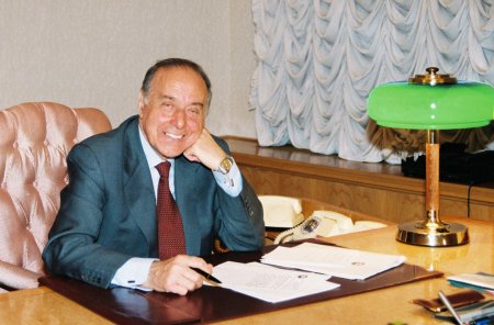 Bütöv Azərbaycanın memarı - Prezident İlham Əliyev Bütöv Azərbaycanın memarı - Prezident İlham Əliyev