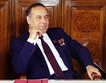 AZƏRBAYCAN DÖVLƏTİNƏ VƏ DÖVLƏTÇİLİYİNƏ FƏDA EDİLMİŞ ŞƏRƏFLİ ÖMÜR - FOTOLAR AZƏRBAYCAN DÖVLƏTİNƏ VƏ DÖVLƏTÇİLİYİNƏ FƏDA EDİLMİŞ ŞƏRƏFLİ ÖMÜR - FOTOLAR