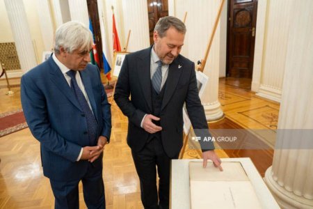 Sankt-Peterburq parlamentində Həydər Əliyevin 100 illik yubileyinə həsr olunan “Qəlbimin bir hissəsi Rusiyadadır” adlı tədbir keçirilib - FOTO Sankt-Peterburq parlamentində Həydər Əliyevin 100 illik yubileyinə həsr olunan “Qəlbimin bir hissəsi Rusiyadadır” adlı tədbir keçirilib - FOTO