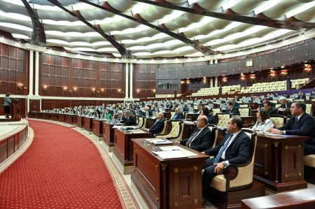 Milli Məclisin plenar iclasında 27 məsələ müzakirə olunub Milli Məclisin plenar iclasında 27 məsələ müzakirə olunub