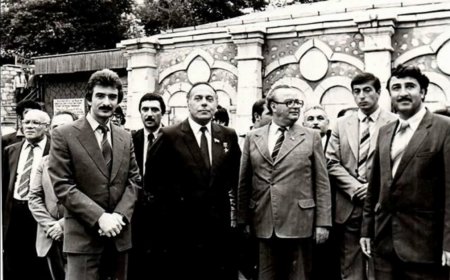 Ulu Öndərin hakimiyyətə gəlməsi ilə Azərbaycanda milli özünüdərkə dönüş mərhələsinin başlanğıcı qoyuldu - FOTO Ulu Öndərin hakimiyyətə gəlməsi ilə Azərbaycanda milli özünüdərkə dönüş mərhələsinin başlanğıcı qoyuldu - FOTO