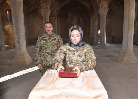 Ulu Öndərin hakimiyyətə gəlməsi ilə Azərbaycanda milli özünüdərkə dönüş mərhələsinin başlanğıcı qoyuldu - FOTO Ulu Öndərin hakimiyyətə gəlməsi ilə Azərbaycanda milli özünüdərkə dönüş mərhələsinin başlanğıcı qoyuldu - FOTO