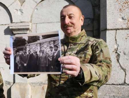 Ulu Öndərin hakimiyyətə gəlməsi ilə Azərbaycanda milli özünüdərkə dönüş mərhələsinin başlanğıcı qoyuldu - FOTO Ulu Öndərin hakimiyyətə gəlməsi ilə Azərbaycanda milli özünüdərkə dönüş mərhələsinin başlanğıcı qoyuldu - FOTO