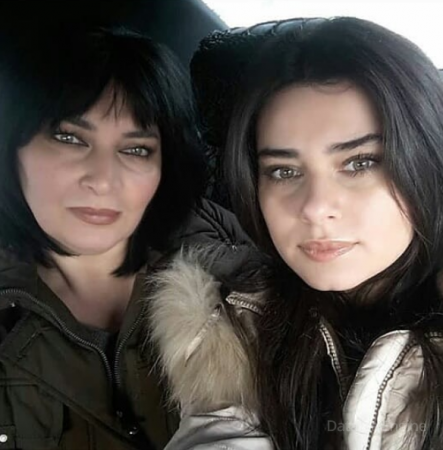 Gözəlliyi ilə Türkiyəni fəth edən aktrisa görün hansı məşhurun qızı imiş- FOTO