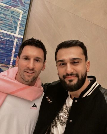 Azərbaycanlı müğənni Messi ilə GÖRÜŞDÜ - FOTO