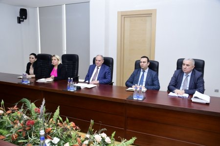YAP Mərkəzi Aparatında “Seçki Müşahidə və Təhlil Qrupu” Koalisiyasının nümayəndələri ilə görüş keçirilib - FOTO