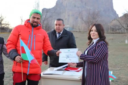 Xocalı faciəsinin ildönümü ilə əlaqədar türkiyəli və yerli alpnistlər Haçadağ zirvəsinə qalxıb