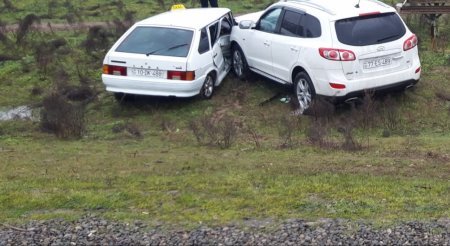 Biləsuvarda yol-nəqliyyatı hadisəsi baş verib, yaralananlar var - FOTO Biləsuvarda yol-nəqliyyatı hadisəsi baş verib, yaralananlar var - FOTO
