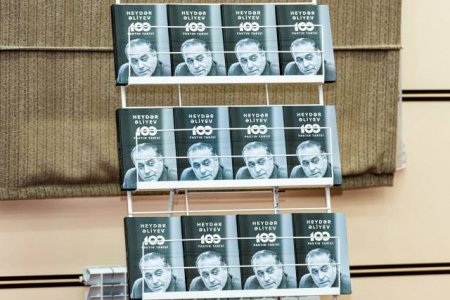 Ümummilli lider haqqında kitabın təqdimat mərasimi keçirildi - Fotolar