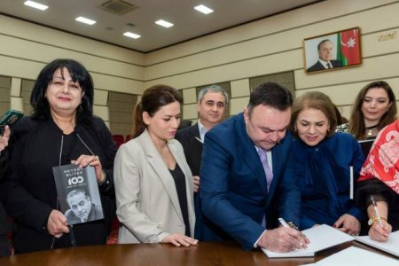 Ümummilli lider haqqında kitabın təqdimat mərasimi keçirildi - Fotolar