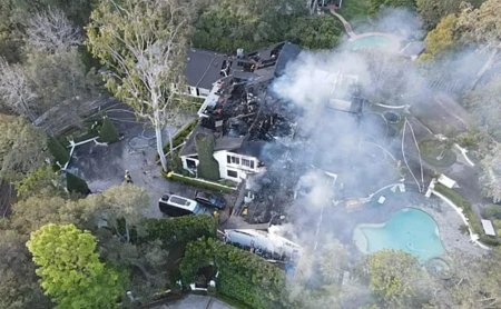 Aktrisanın 7 milyonluq villası yanaraq KÜL OLDU - FOTOLAR