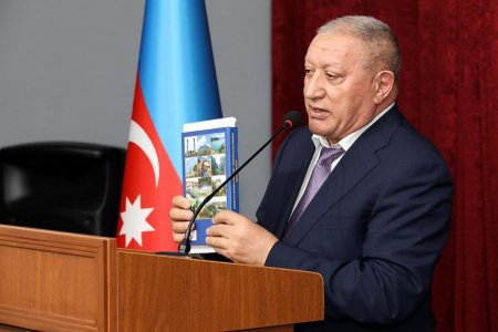 “İnformasiya müharibəsində qələbə-Müzəffər Ali Baş Komandan cənab İlham Əliyev” adlı kitabın təqdimatı olub
